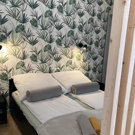 Sloneczna 18 *